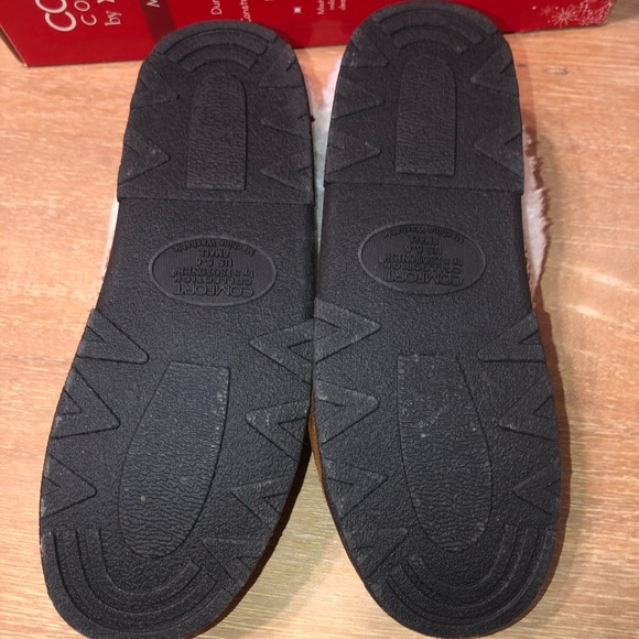 Isotoner Slippers - Picture 2 of 8